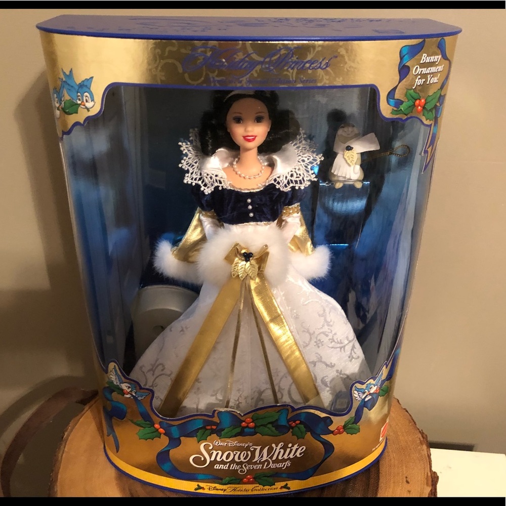 Disney Snow White Holiday Princess